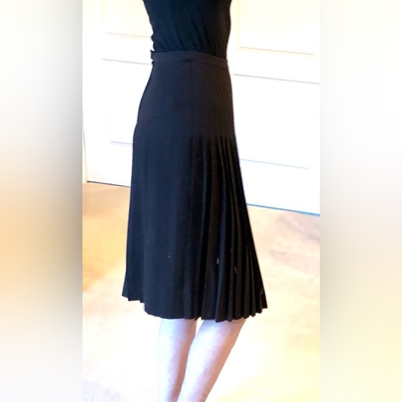 CHANEL authentic Espresso worsted wool, pleated Skirt 26" length 24" waist - Picture 6 of 17